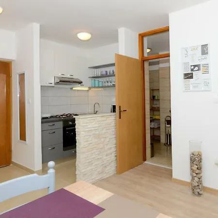 Apartment Neluna *