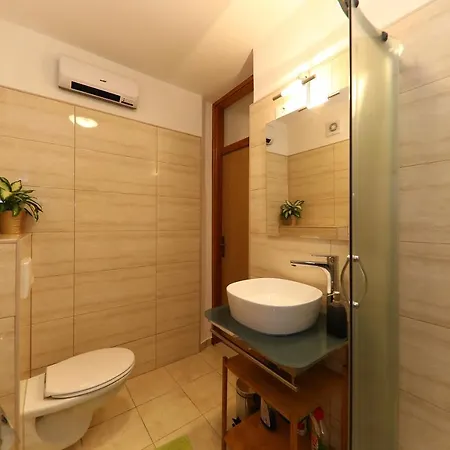 Apartment Neluna *