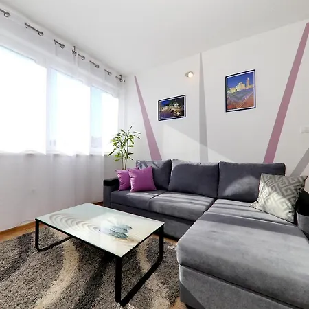 Neluna Apartment