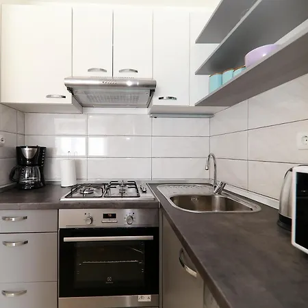 Apartment Neluna *